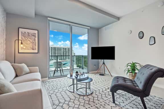 Sophisticated Modern 1 Bdrm Condo, Miami Design District - Image 1