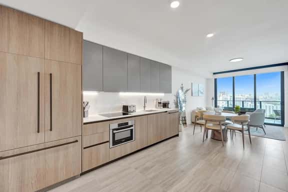 Luxe Coastal Retreat | 16th Floor Near Beach &Pool - Image 1