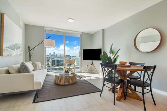 One Bedroom Condo With Beautiful Pool Views - Image 1