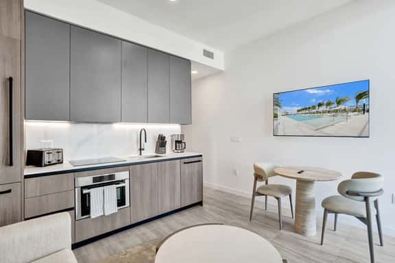 12th-Floor 1BR | 72 Park, Steps from the Beach - Image 1