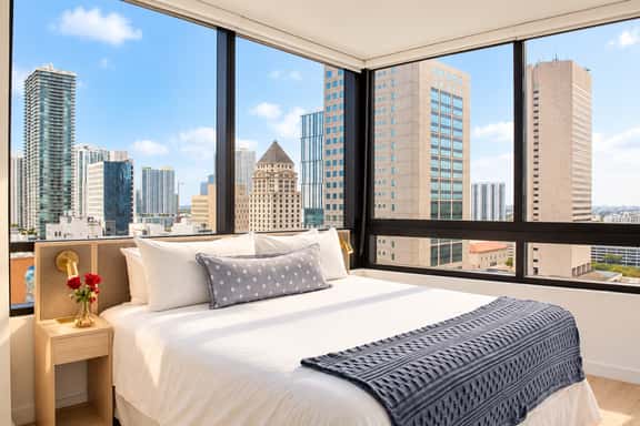 Stylish 2BR Retreat in Downtown Miami Free Parking - Image 1