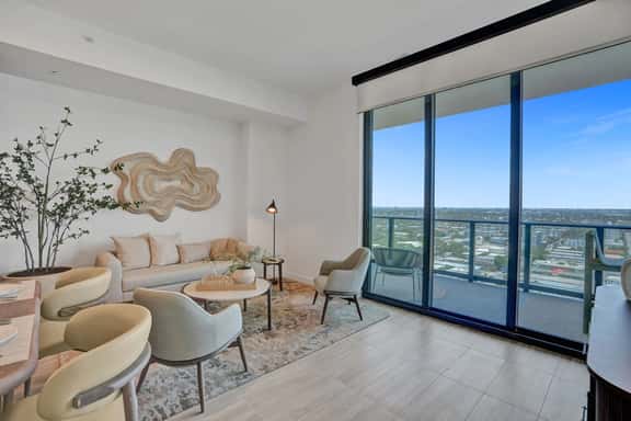 19th Floor Beachside Escape | Pool, Gym & Beach - Image 1