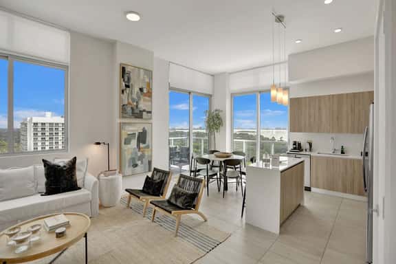 Urban Design 2 Bdrm Bay views Penthouse - Image 1