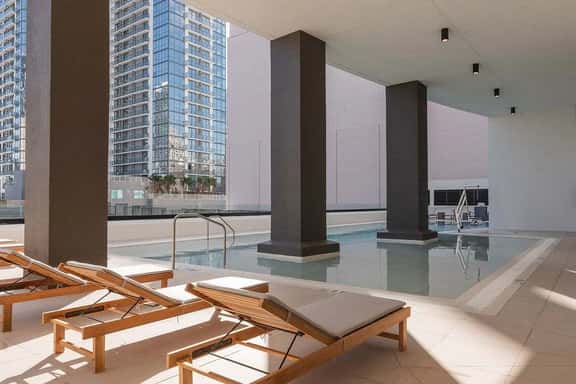 Stunning 1/1 Condo in Downtown Miami Free Parking - Image 1