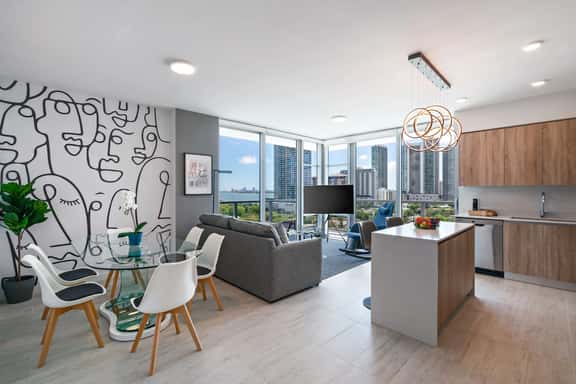 Panoramic Bay + City Views - Miami Design District Perfect 2/2 - Image 1