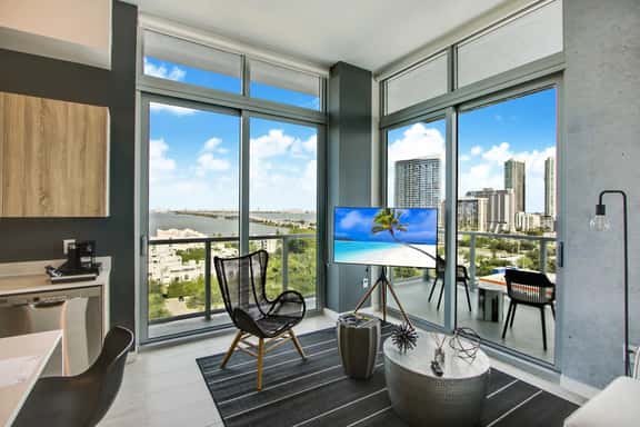 Gorgeous Bayviews - Urban Design 2Bdrm Penthouse - Image 1