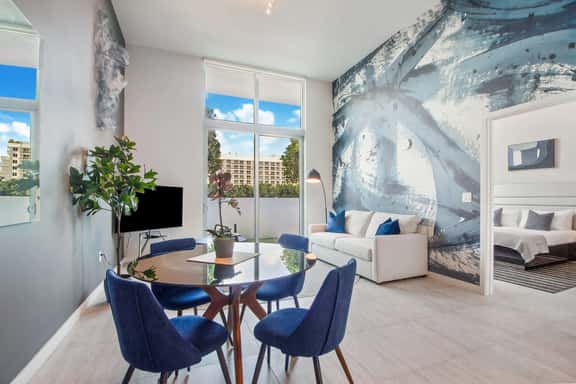 Clean & Modern 1 Bdrm Condo- Miami Design Dist - Image 1