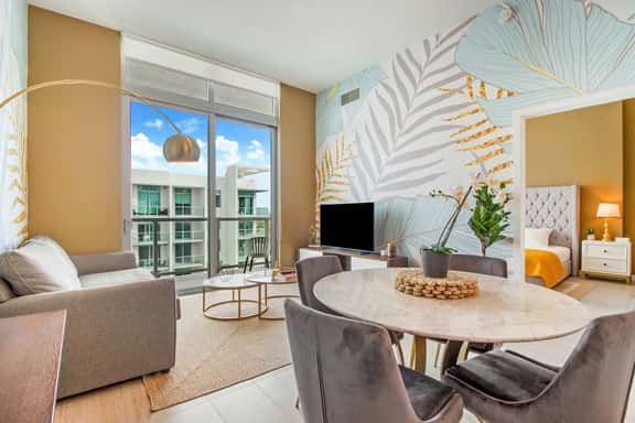 Beautiful 1 Bdrm PH Condo, Miami Design District - Image 1