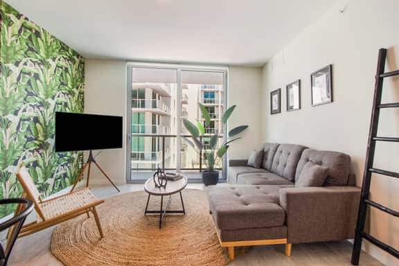 Pool + Bay Views! Lush 1 Bdrm Condo - Image 1