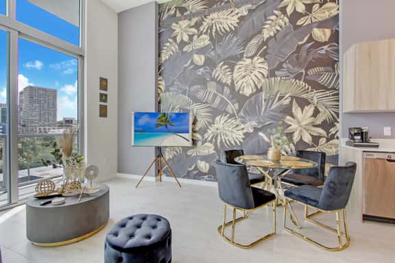 Upscale Designer 1 Bdrm Condo - Miami Design Dist - Image 1