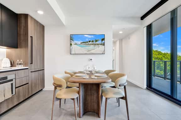 Cool 1BR Unit in Miami Beach, Walk to the Beach - Image 1