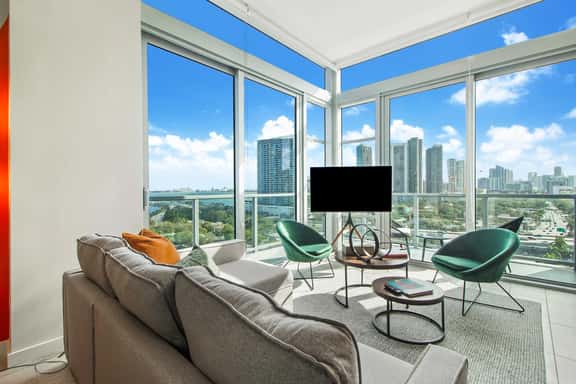 Stunning Bay Views-2Bdrm Penthouse-Miami Design Dist - Image 1
