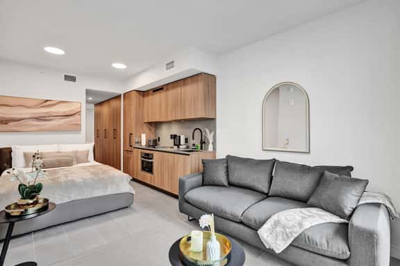 Stylish Studio Downtown Miami + Breathtaking Pool - Image 1