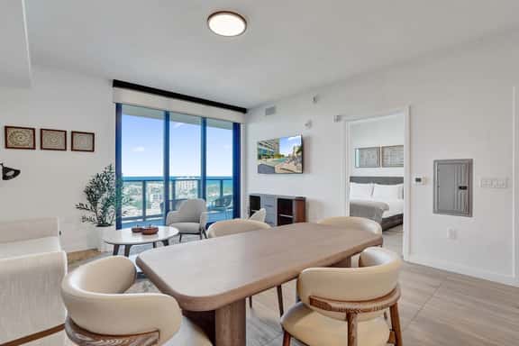 14th-Floor Luxe 2BR | Stylish Living, 72 Park - Image 1