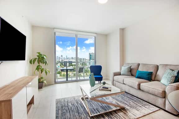 Nice 1 Bdrm Condo City & Partial Bay Views - Image 1