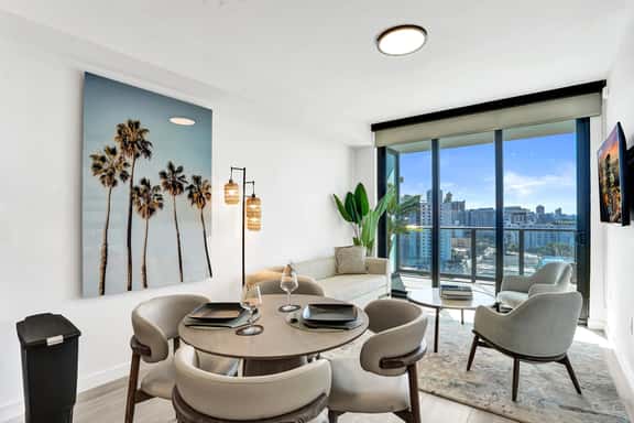 11th-Floor 1BR | Modern Beachside, Pool & Gym - Image 1