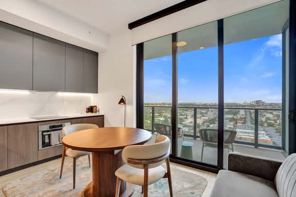 Spacious 19th Floor 1BR Escape | Miami Beach Bliss - Image 1
