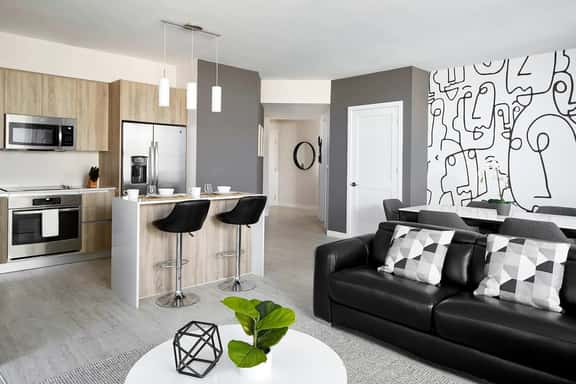 Spectacular Views! Spacious 2 Bdrm Apartment Modern Design! - Image 1