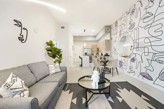 Artsy Penthouse 1 Bdrm Condo - Stunning Views - Image 1