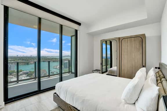 20th-Floor 2BR Retreat | Breathtaking Ocean Views - Image 1