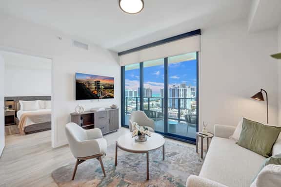 Seaside Serenity, 19th Floor | 1BR, Pool & Gym - Image 1