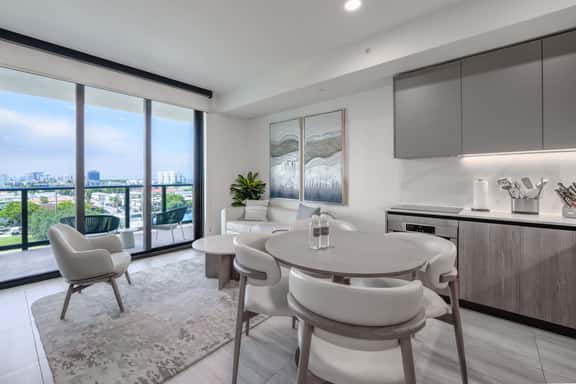 NEW : Luxury Beachside 1BR | Pool, Gym & Balcony - Image 1