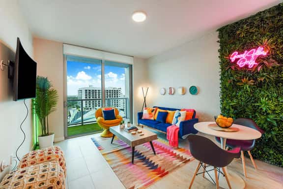 Cool Decor 1 Bdrm Condo, Miami Design District - Image 1