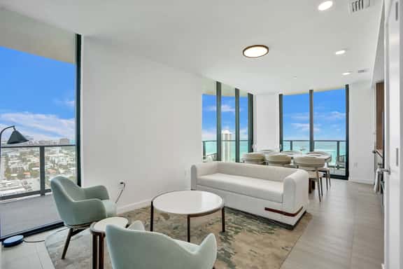 4BR Beach Retreat | Pool, Gym & Ocean Views - Image 1