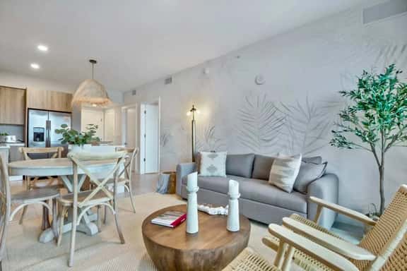 Boho Vibes With Bayviews! 1 Bdrm Condo - Image 1