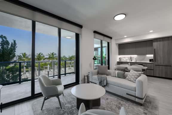 NEW: Beachside Bliss: 1BR/1.5 BA in Sunny Miami - Image 1