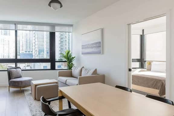 Luxury 2/2 Condo Downtown Miami with Free Parking - Image 1