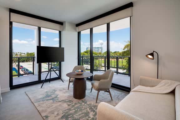 Designer 1BR Condo|Resort Amenities & Beach Access - Image 1