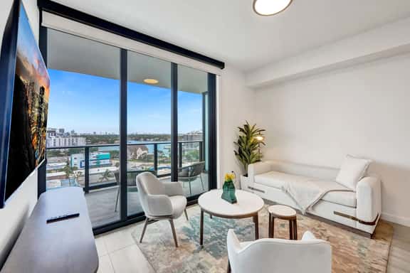 Luxe 1BR, 10th Floor at 72 Park | Pool & Beach - Image 1