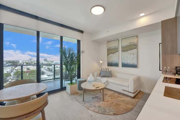 NEW: Wake Up Above Miami Beach | Luxe 1BR Escape - Image 1