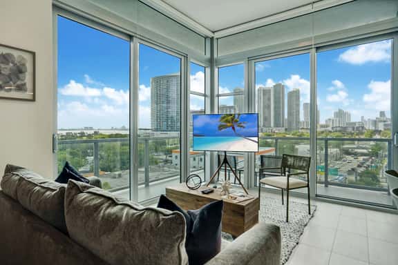 City + Bay Views Modern 2Bdrm Condo - Miami Design - Image 1