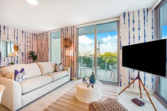 Boho Chic 1Bdrm+Den Condo-Miami Design Dist - Image 1