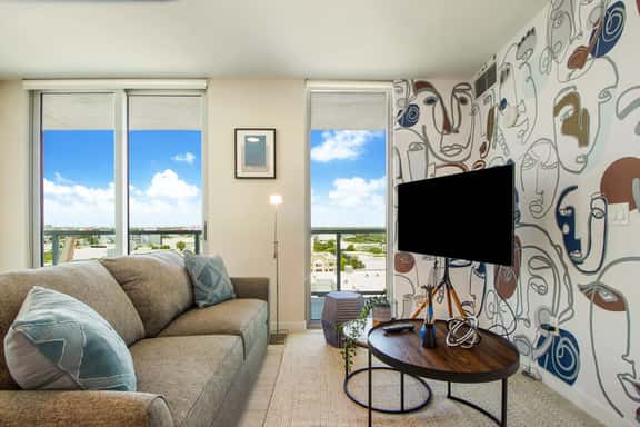 New Artsy & Cozy 1Bdrm Condo In The Best Area - Image 1