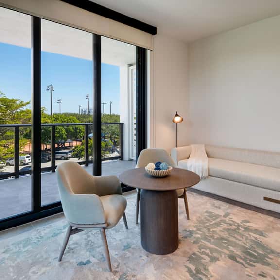 Elegant 1BR in Heart of Miami Beach. Walk to Ocean - Image 1