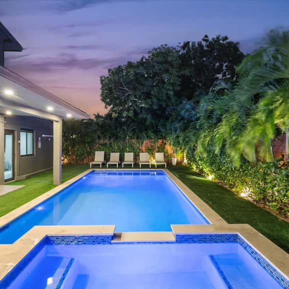 Elegant Tropical Villa 7BR, Pool & Jacuzzi - Image 1