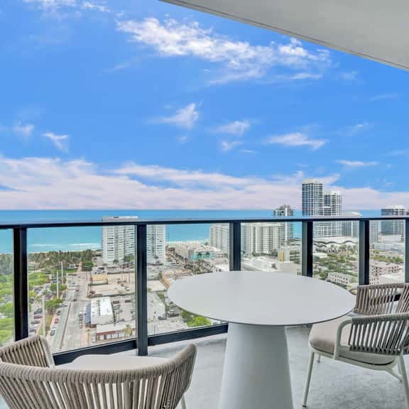 NEW: Stunning views 4 Bdrms Condo steps from the beach - Image 1