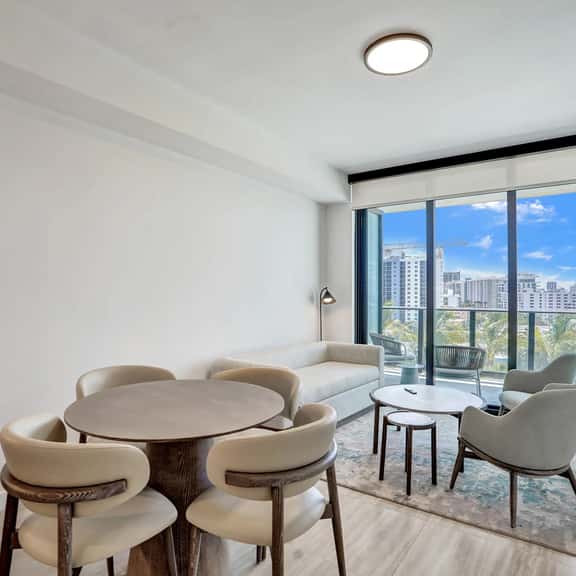 Elegant 1BR Retreat | Pool Deck, Gym & Beach - Image 1
