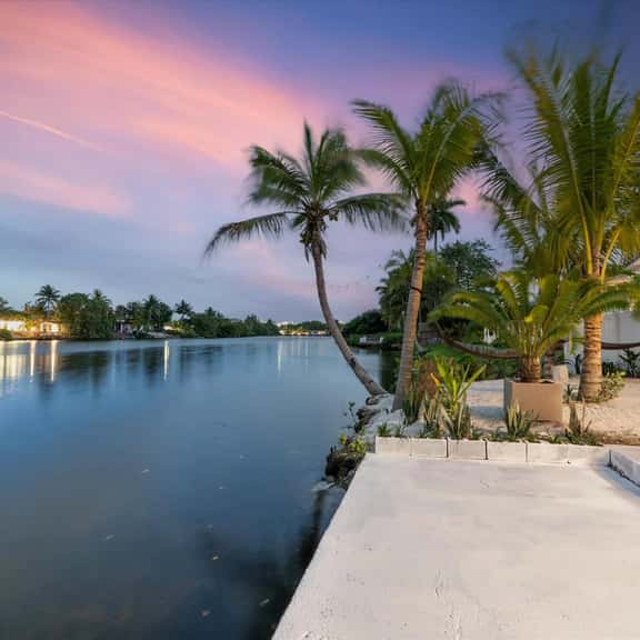 Miami Luxe house with Pool & Canal access - Image 1