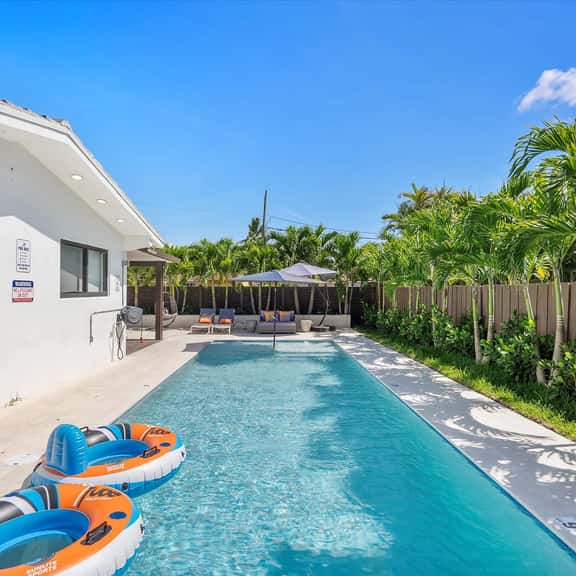 Miami 4BR Villa Heated Pool, Game & Basketball - Image 1