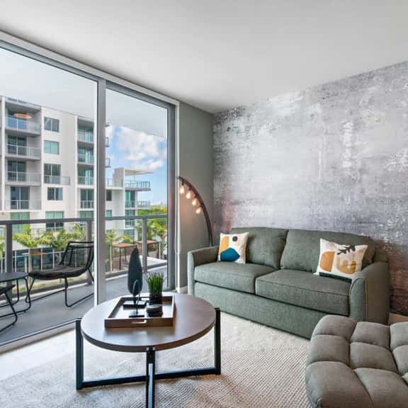 Modern Decor W/ Bay Views 1 Bdrm Condo - Image 1