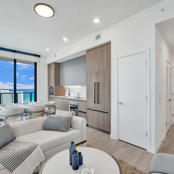 20th-Floor 4BR Haven | Breathtaking Ocean Views - Image 1