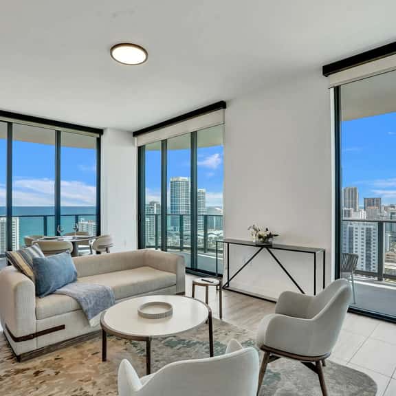 21st-Floor Corner 2BR | Water Views, Miami Beach - Image 1