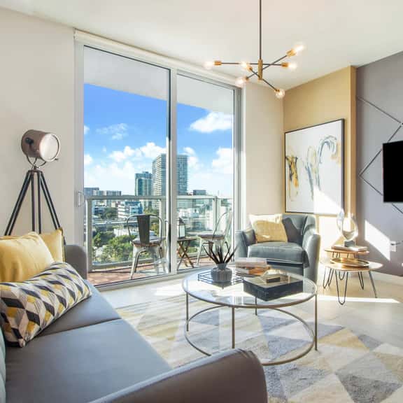Bay+City Views! Modern Dream 1 Bdrm+Den Condo - Image 1