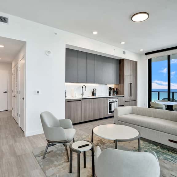 19th Floor Paradise Escape | Pool, Gym & Beach - Image 1