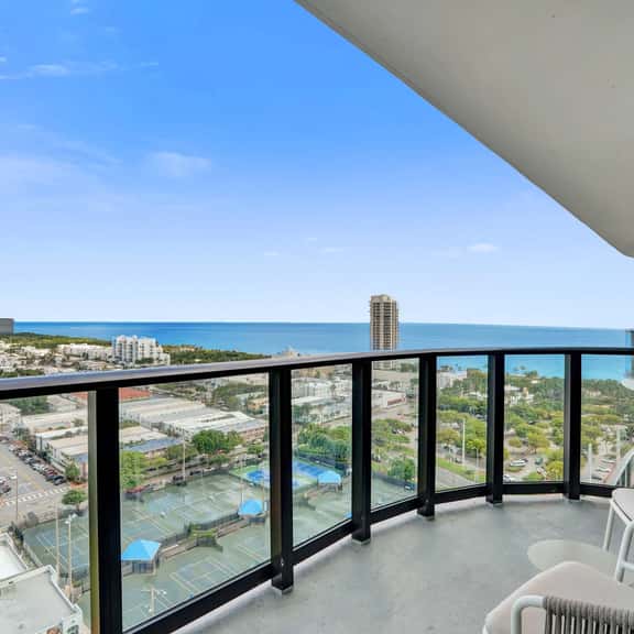 19th-Floor 1BR | High-End 72 Park Pool Retreat - Image 1
