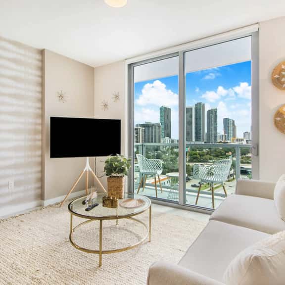 Cozy Deco 1 Bdrm Condo, Best Miami Location - Image 1